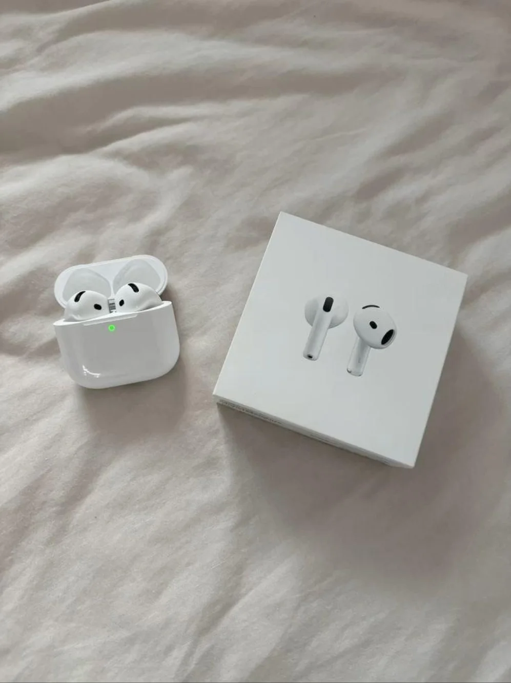 Apple White True Wireless Earbuds with Charging Case